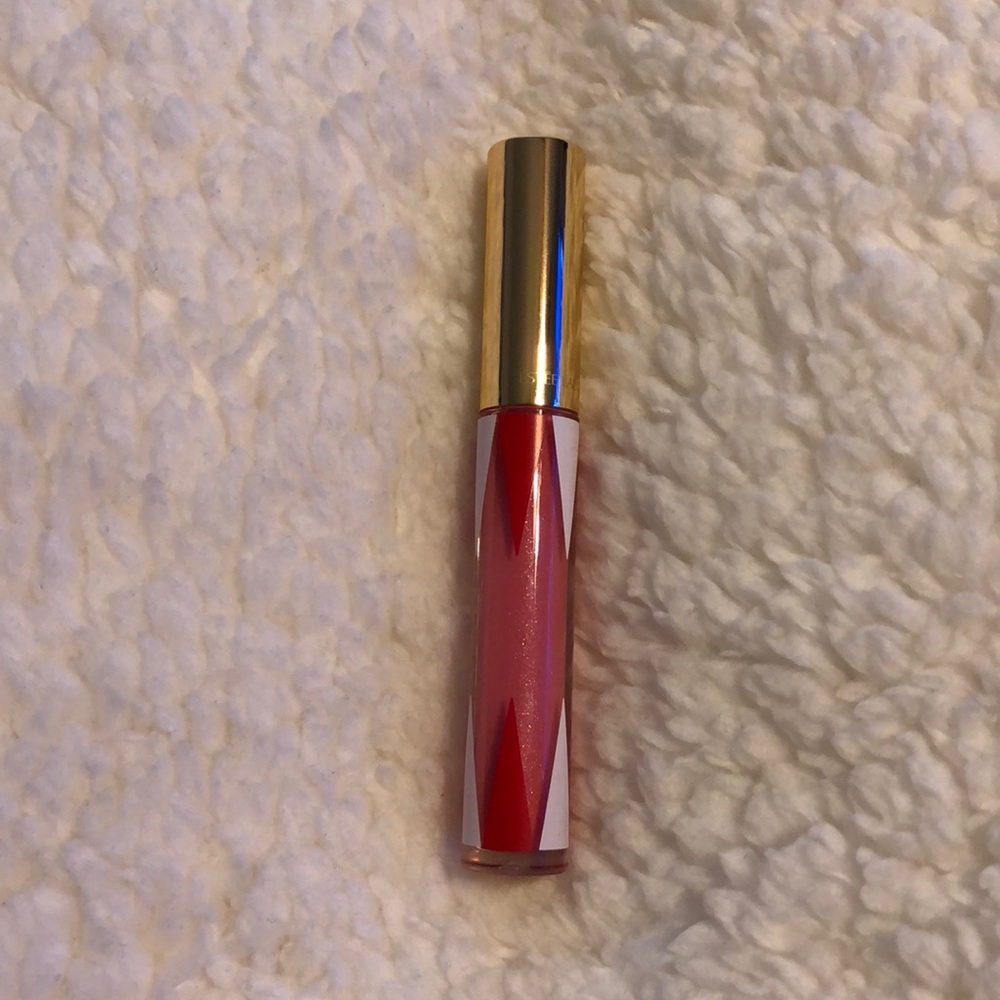 Estée Lauder pink lip gloss Suggestive Kiss